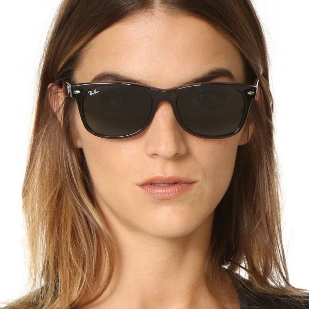 New Wayfarer NWOT with case and cloth